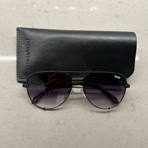 Quay High Key Large (formerly Mini) aviator gradient sunglasses in black - Picture 1 of 4